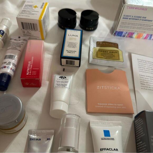 Ultimate Skincare minis travel set - Picture 8 of 12